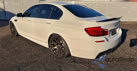 2013 BMW M5 z USA, uszkodzony, nr VIN WBSFV9C57DC774007